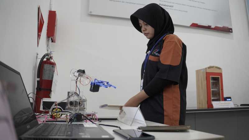 Berkat KiDi IoT Telkom, Siswa SMK Di Cirebon Berhasil Buat Robot Lengan Keren